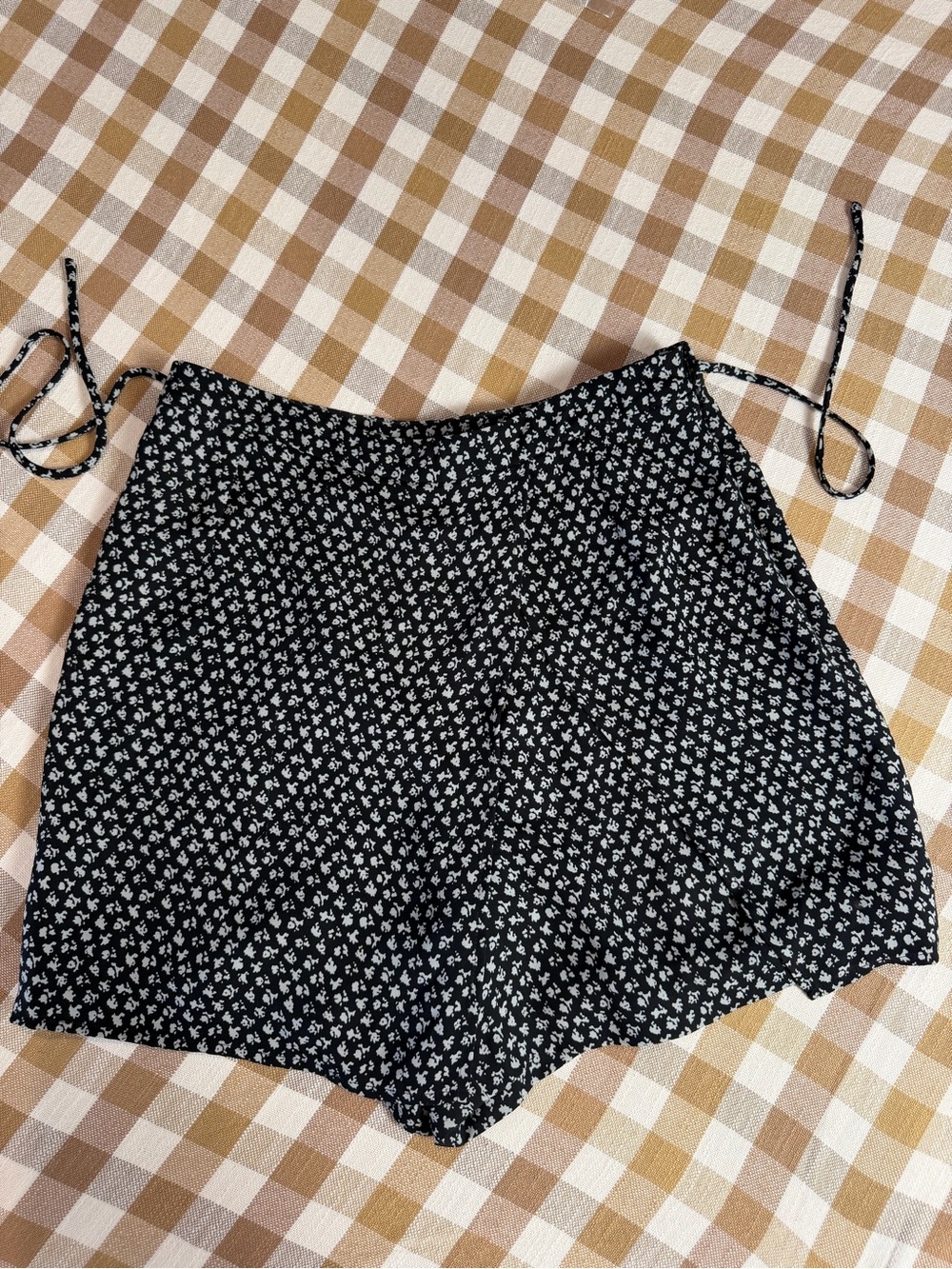 Banana Republic Black White Ditsy Floral Wrap Skort Mini Skirt Size 6